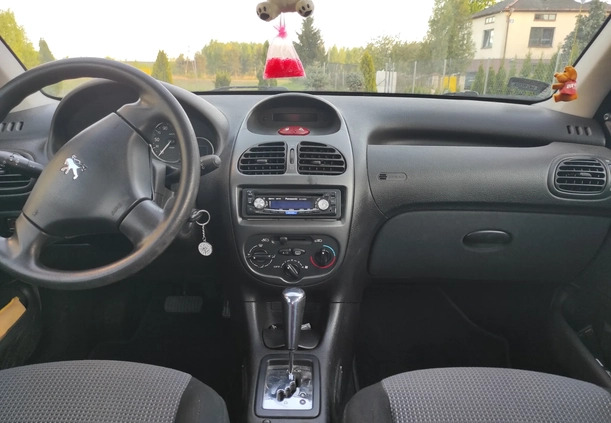 Peugeot 206 cena 12000 przebieg: 121000, rok produkcji 2005 z Biała Rawska małe 154